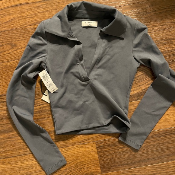 Aritzia Shirt ✨ - Picture 1 of 3